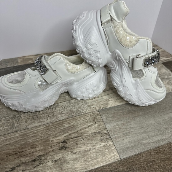 Youka White Shoes, Women 39 - Picture 5 of 7